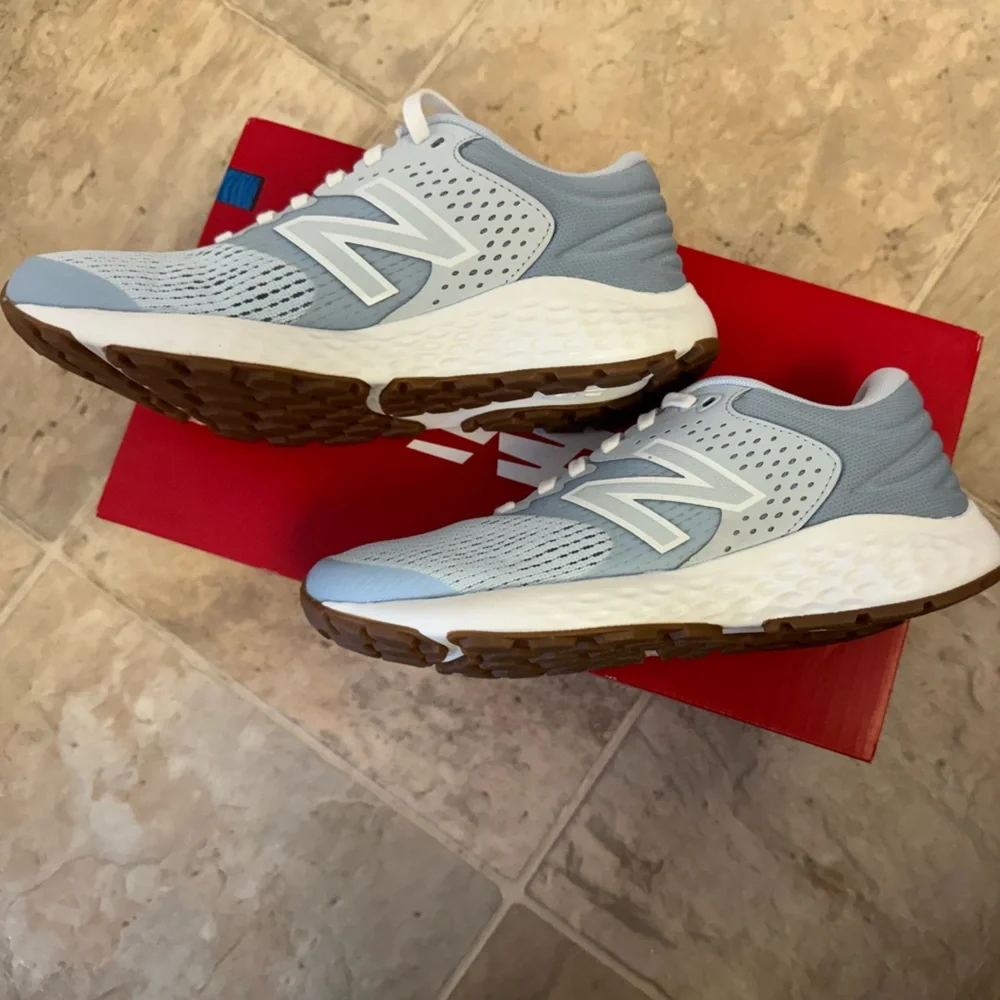 Brand New Women’s New Balance 520v7 shoes size 6 - Picture 2 of 8